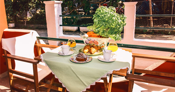 Anna Studios Corfu - Agios Gordios, breakfast at balcony